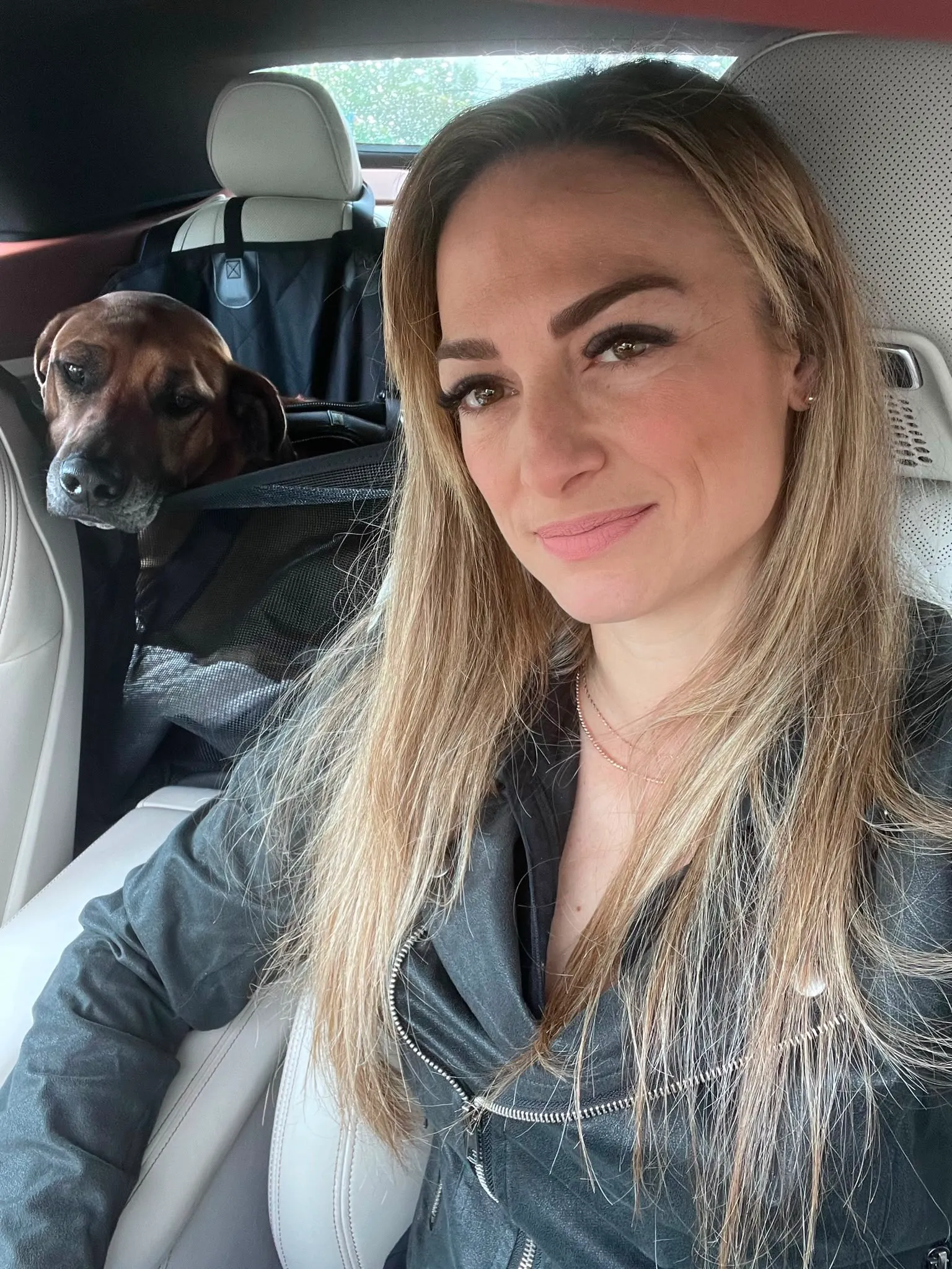 Selin mit Morpheus, ruhiger Moment im Auto